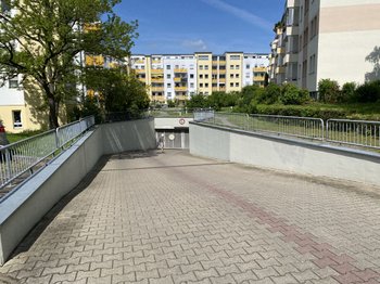 Einfarhrt zur Tiefgarage