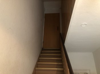 Aufgang in DG Wohnung