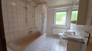 Bad mit Anschluß Waschmaschine